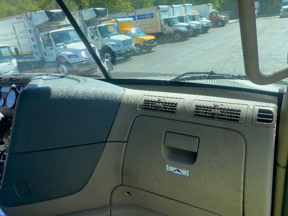 Day Cab Tractor-Heavy Duty Tractors-Freightliner-2016-Cascadia 12564ST-Parsippany-NJ-537,307\n\t\tmiles-$ 31,250 - Image 13