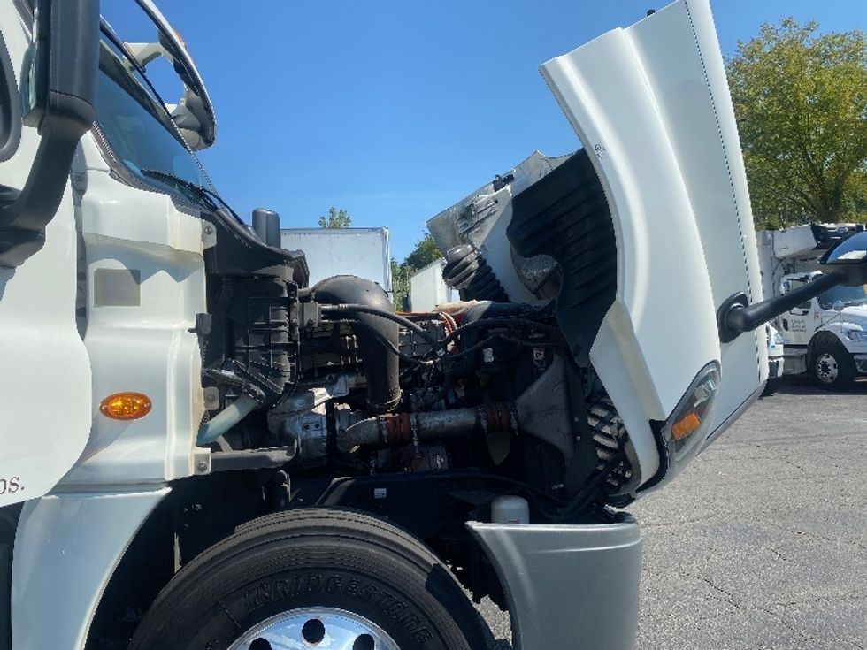 Day Cab Tractor-Heavy Duty Tractors-Freightliner-2016-Cascadia 12564ST-Parsippany-NJ-537,307\n\t\tmiles-$ 31,250 - Image 15