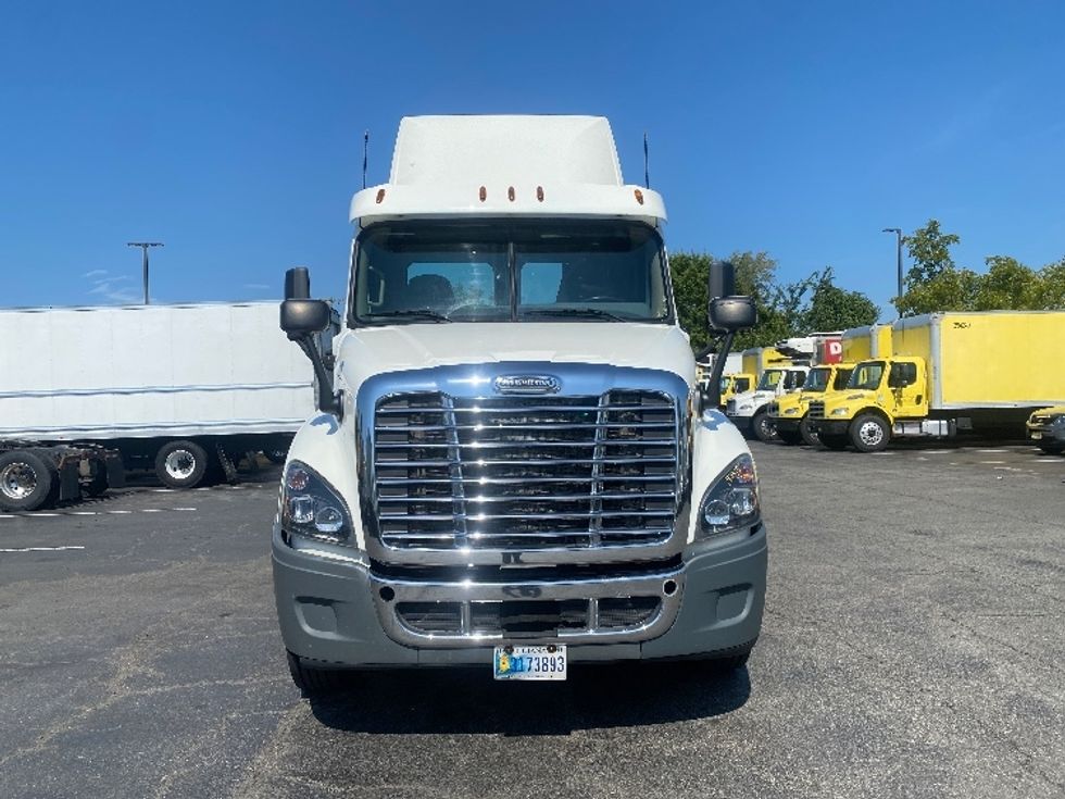 Day Cab Tractor-Heavy Duty Tractors-Freightliner-2016-Cascadia 12564ST-Parsippany-NJ-537,307\n\t\tmiles-$ 31,250 - Image 2