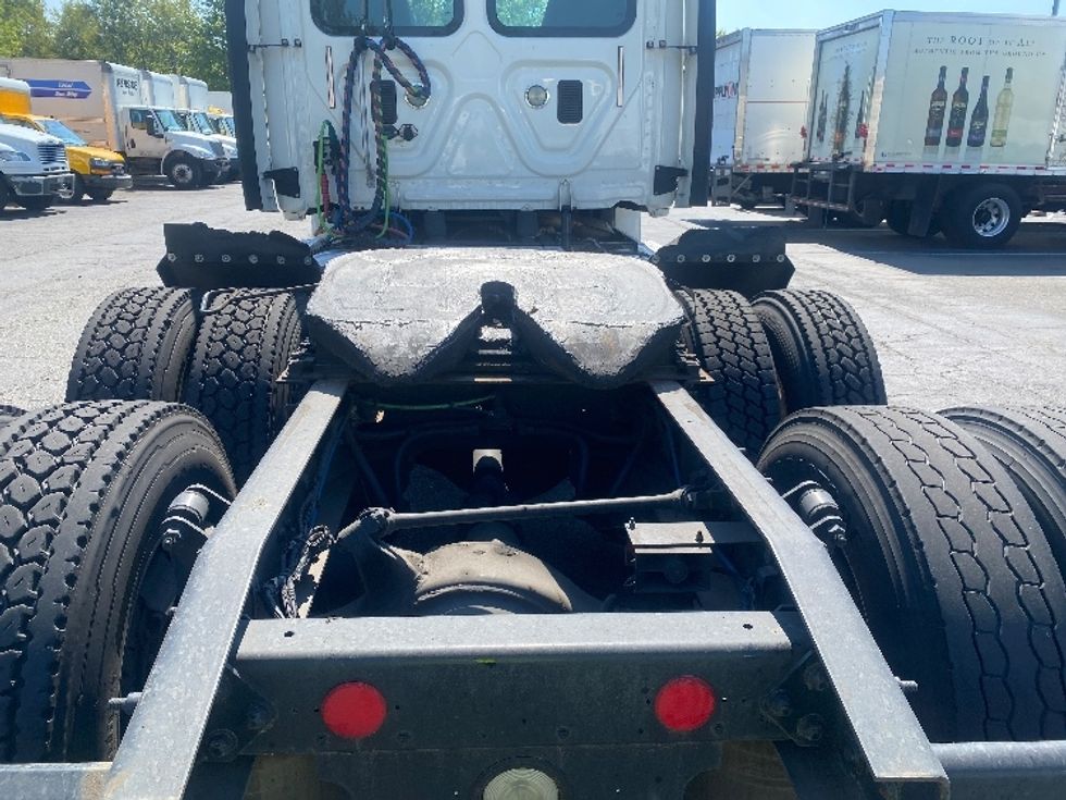 Day Cab Tractor-Heavy Duty Tractors-Freightliner-2016-Cascadia 12564ST-Parsippany-NJ-537,307\n\t\tmiles-$ 31,250 - Image 6