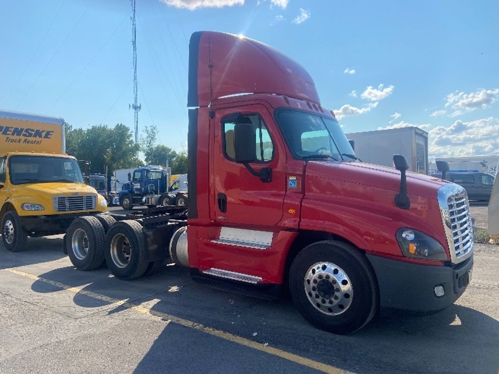 Day Cab Tractor-Heavy Duty Tractors-Freightliner-2016-Cascadia 12564ST-Rochester-NY-356,964 miles-$ 67,000