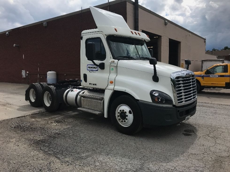 Day Cab Tractor-Heavy Duty Tractors-Freightliner-2016-Cascadia 12564ST-Rochester-NY-357,201 miles-$ 67,000