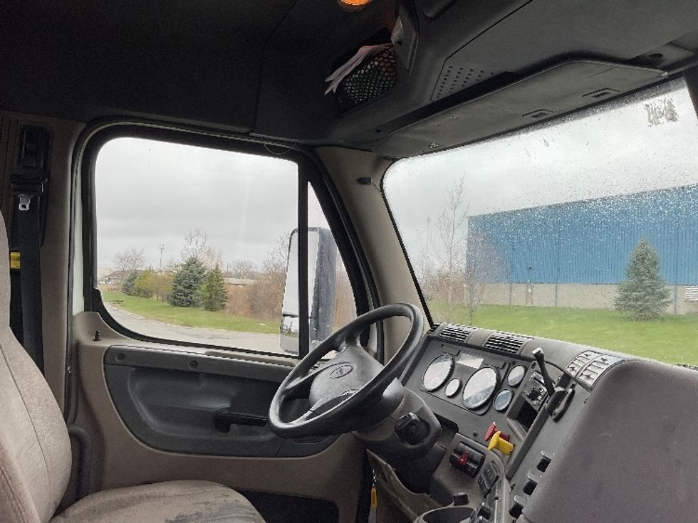 Day Cab Tractor-Heavy Duty Tractors-Freightliner-2016-Cascadia 12564ST-Rochester-NY-414,604\n\t\tmiles-$ 36,750 - Image 14