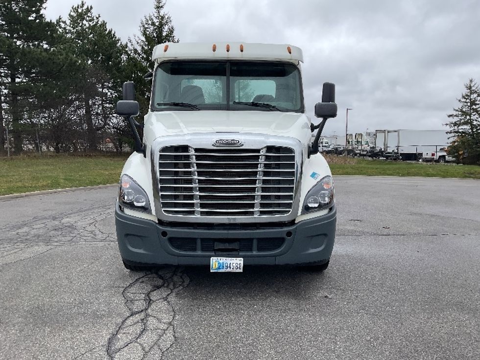 Day Cab Tractor-Heavy Duty Tractors-Freightliner-2016-Cascadia 12564ST-Rochester-NY-414,604\n\t\tmiles-$ 36,750 - Image 2