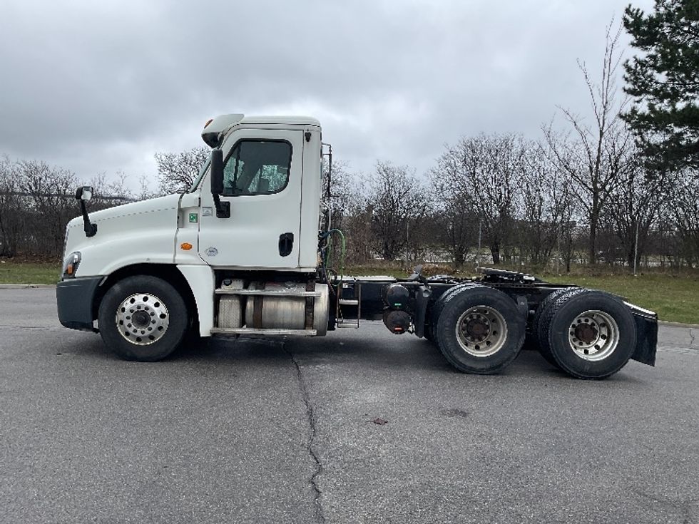 Day Cab Tractor-Heavy Duty Tractors-Freightliner-2016-Cascadia 12564ST-Rochester-NY-414,604\n\t\tmiles-$ 36,750 - Image 4