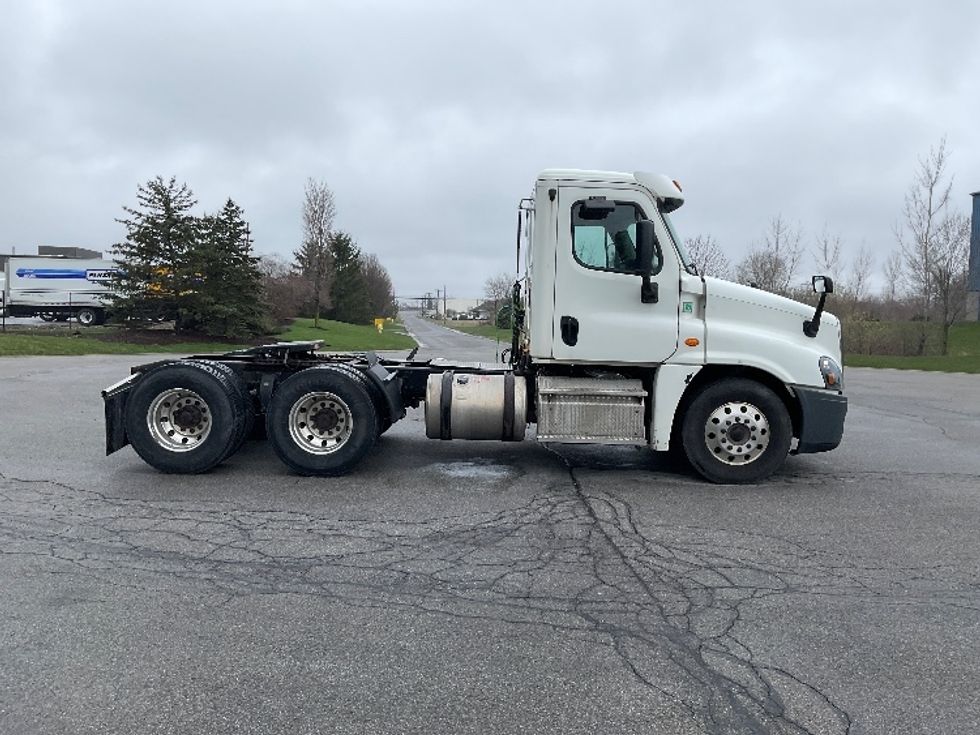 Day Cab Tractor-Heavy Duty Tractors-Freightliner-2016-Cascadia 12564ST-Rochester-NY-414,604\n\t\tmiles-$ 36,750 - Image 8