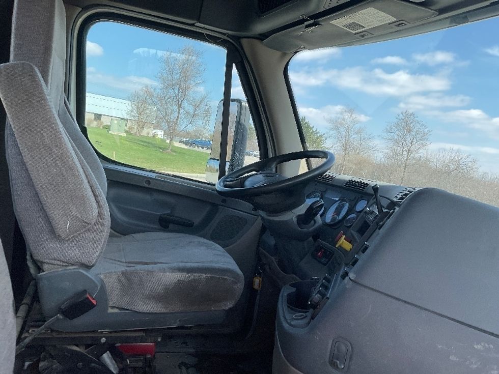 Day Cab Tractor-Heavy Duty Tractors-Freightliner-2016-Cascadia 12564ST-Rochester-NY-453,445\n\t\tmiles-$ 35,000 - Image 14