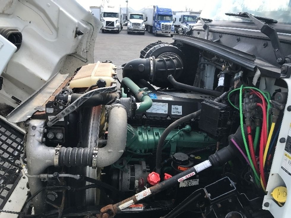 Day Cab Tractor-Heavy Duty Tractors-Freightliner-2016-Cascadia 12564ST-Rochester-NY-459,837\n\t\tmiles-$ 34,750 - Image 12