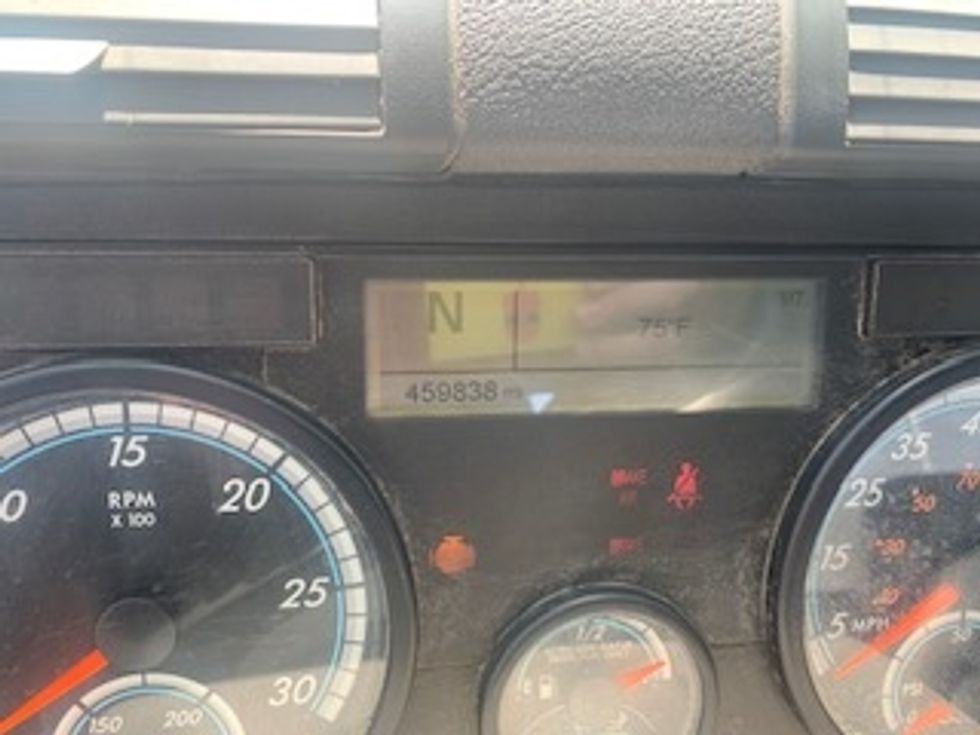 Day Cab Tractor-Heavy Duty Tractors-Freightliner-2016-Cascadia 12564ST-Rochester-NY-459,837\n\t\tmiles-$ 34,750 - Image 15