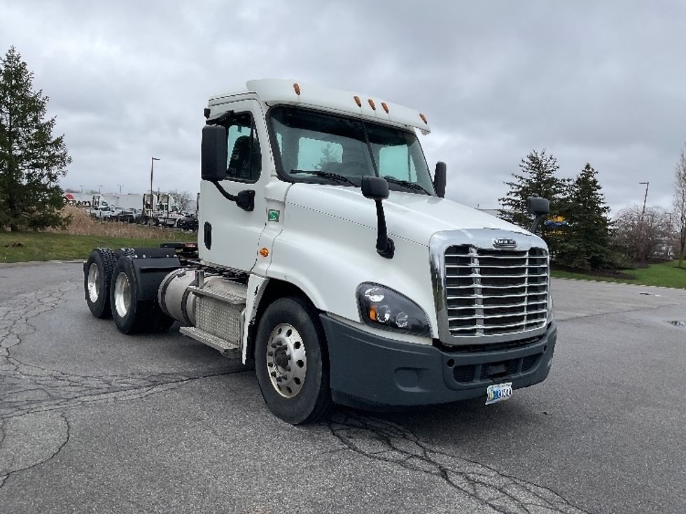 Day Cab Tractor-Heavy Duty Tractors-Freightliner-2016-Cascadia 12564ST-Rochester-NY-459,837\n\t\tmiles-$ 34,750 - Image 7