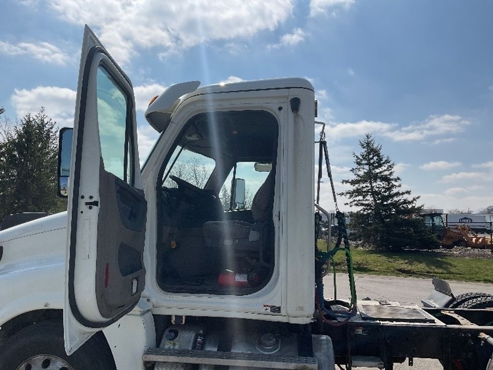 Day Cab Tractor-Heavy Duty Tractors-Freightliner-2016-Cascadia 12564ST-Rochester-NY-459,837\n\t\tmiles-$ 34,750 - Image 8