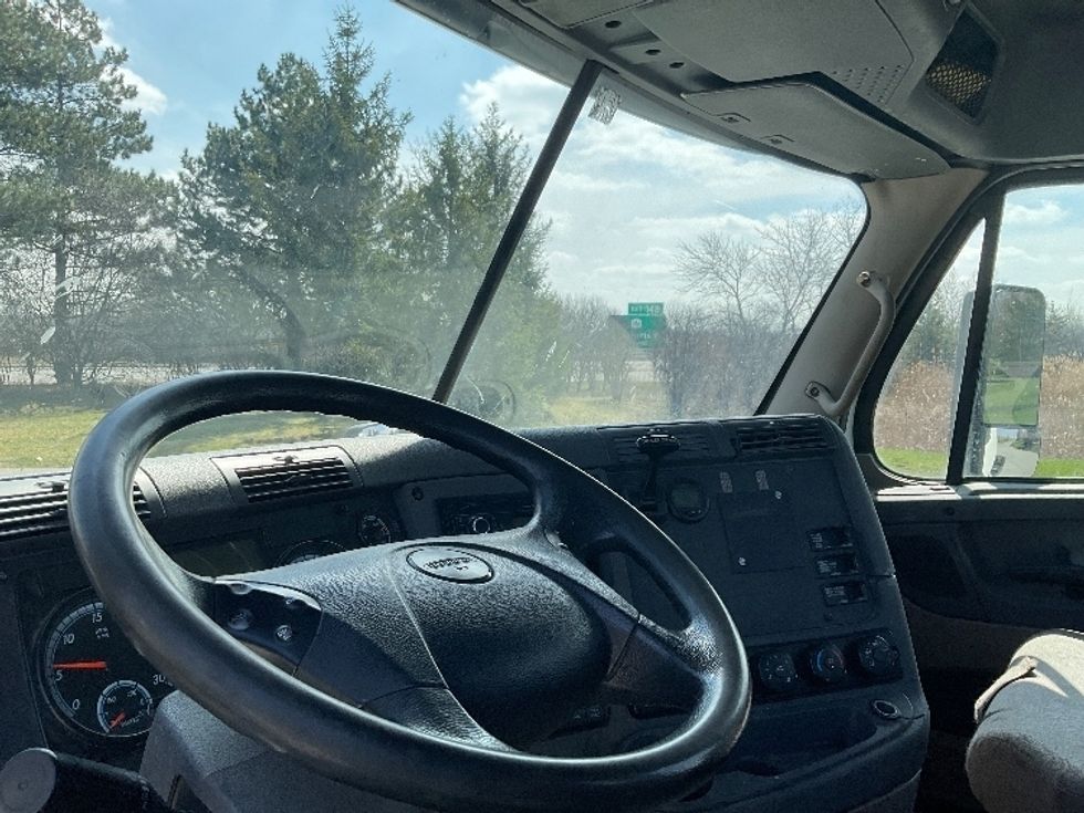 Day Cab Tractor-Heavy Duty Tractors-Freightliner-2016-Cascadia 12564ST-Rochester-NY-459,837\n\t\tmiles-$ 34,750 - Image 9