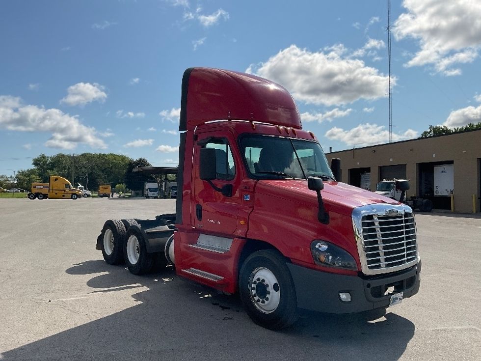 Day Cab Tractor-Heavy Duty Tractors-Freightliner-2016-Cascadia 12564ST-Rochester-NY-622,730 miles-$ 46,500