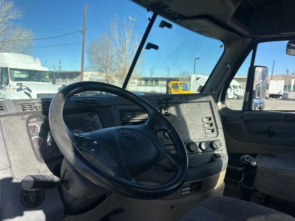 Day Cab Tractor-Heavy Duty Tractors-Freightliner-2016-Cascadia 12564ST-Sparks-NV-222,044\n\t\tmiles-$ 34,500 - Image 10