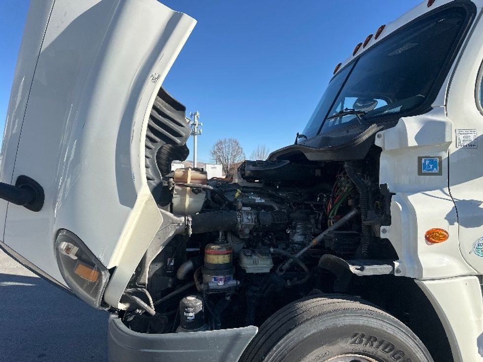 Day Cab Tractor-Heavy Duty Tractors-Freightliner-2016-Cascadia 12564ST-Sparks-NV-222,044\n\t\tmiles-$ 34,500 - Image 16