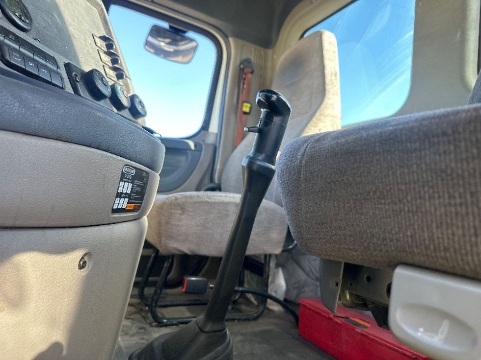 Day Cab Tractor-Heavy Duty Tractors-Freightliner-2016-Cascadia 12564ST-Sparks-NV-222,044\n\t\tmiles-$ 34,500 - Image 18