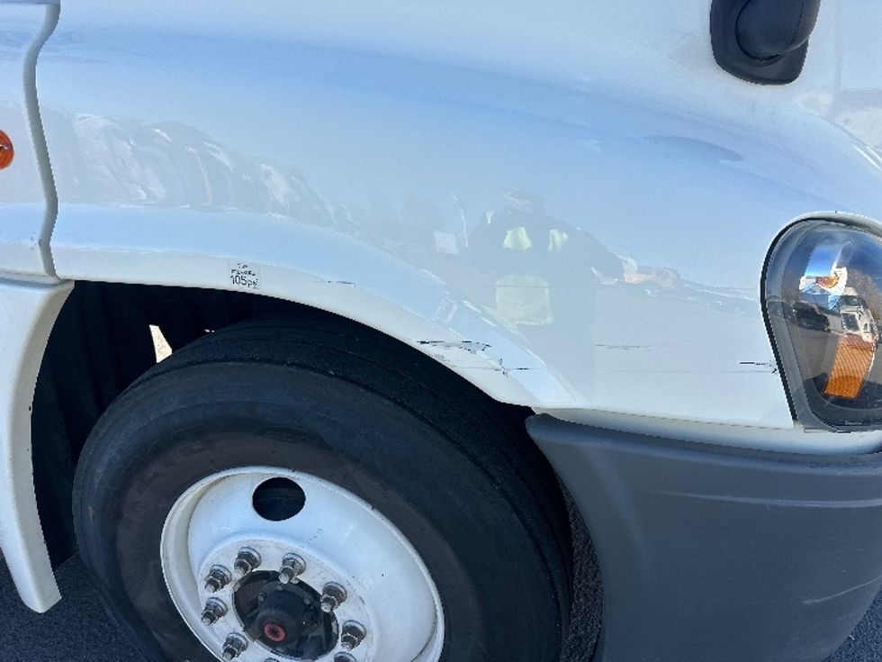 Day Cab Tractor-Heavy Duty Tractors-Freightliner-2016-Cascadia 12564ST-Sparks-NV-222,044\n\t\tmiles-$ 34,500 - Image 19