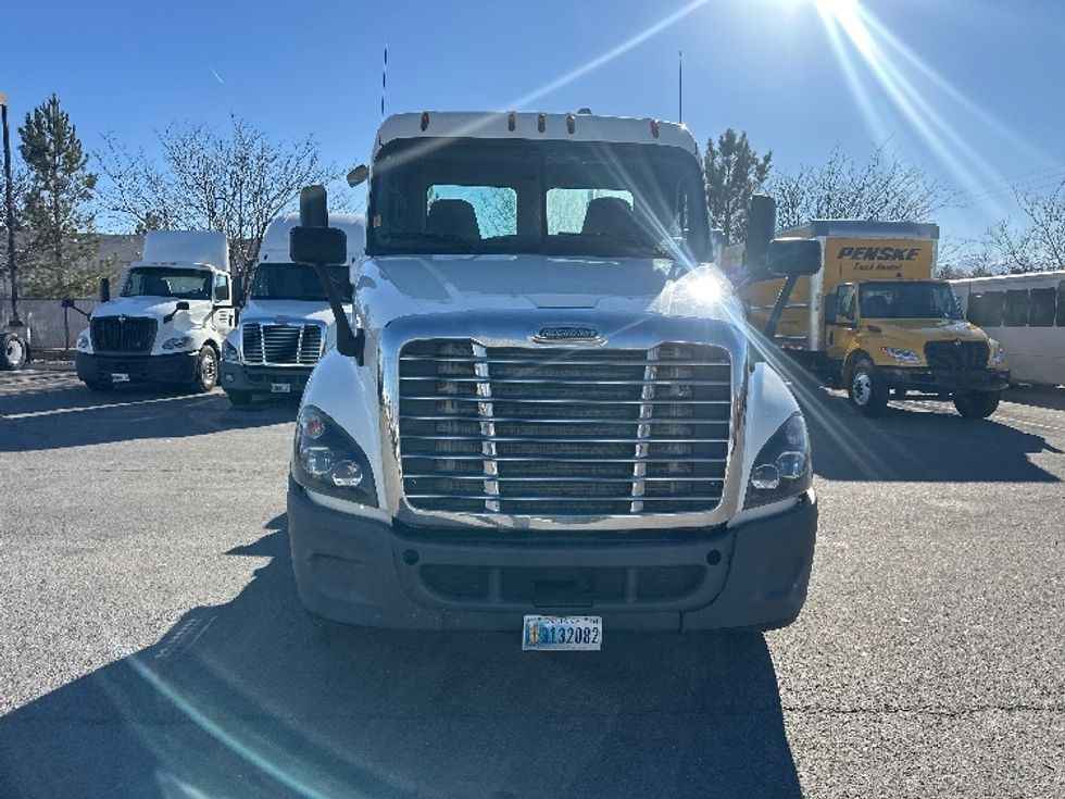 Day Cab Tractor-Heavy Duty Tractors-Freightliner-2016-Cascadia 12564ST-Sparks-NV-222,044\n\t\tmiles-$ 34,500 - Image 2