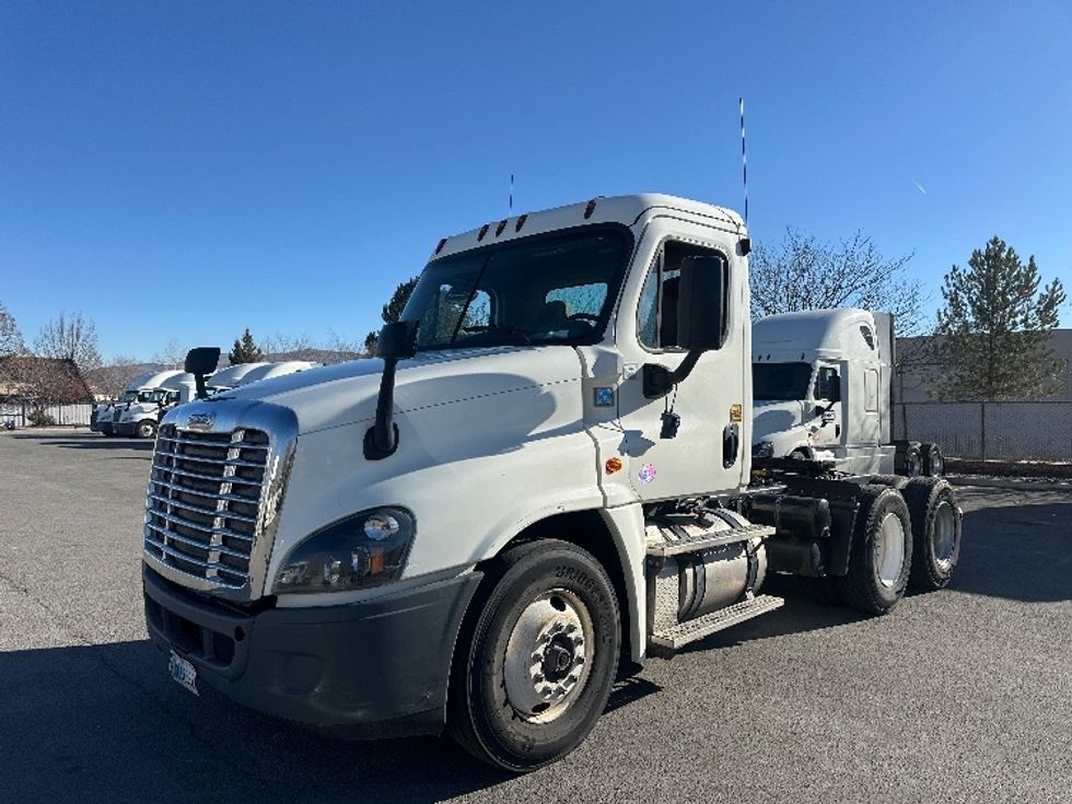 Day Cab Tractor-Heavy Duty Tractors-Freightliner-2016-Cascadia 12564ST-Sparks-NV-222,044\n\t\tmiles-$ 34,500 - Image 3