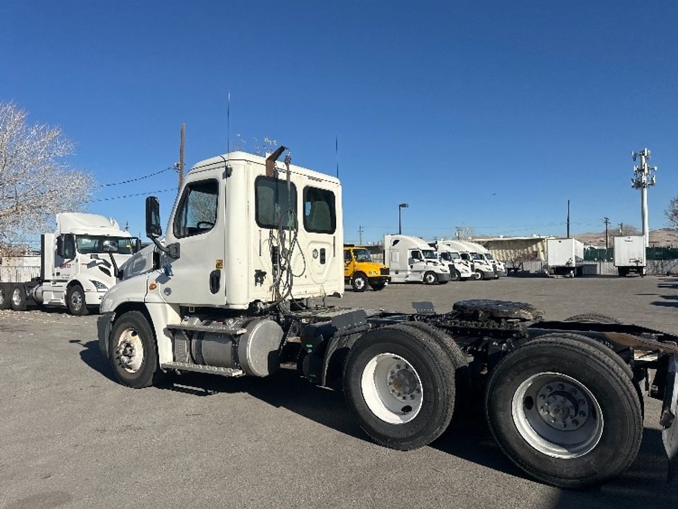 Day Cab Tractor-Heavy Duty Tractors-Freightliner-2016-Cascadia 12564ST-Sparks-NV-222,044\n\t\tmiles-$ 34,500 - Image 5