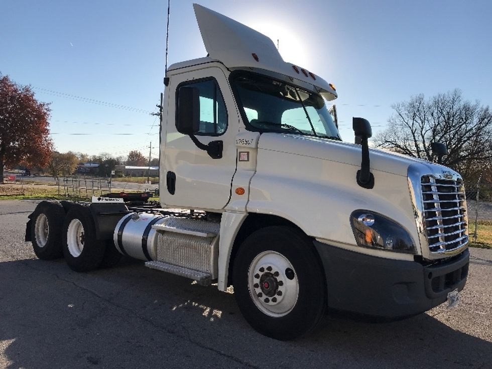 Day Cab Tractor-Heavy Duty Tractors-Freightliner-2016-Cascadia 12564ST-Springfield-MO-524,489 miles-$ 61,000