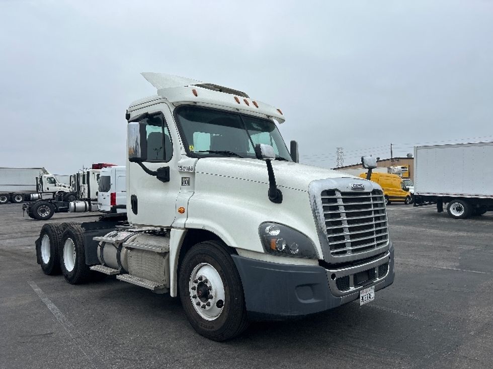 2016 Freightliner Cascadia 12564ST Day Cab Tractor