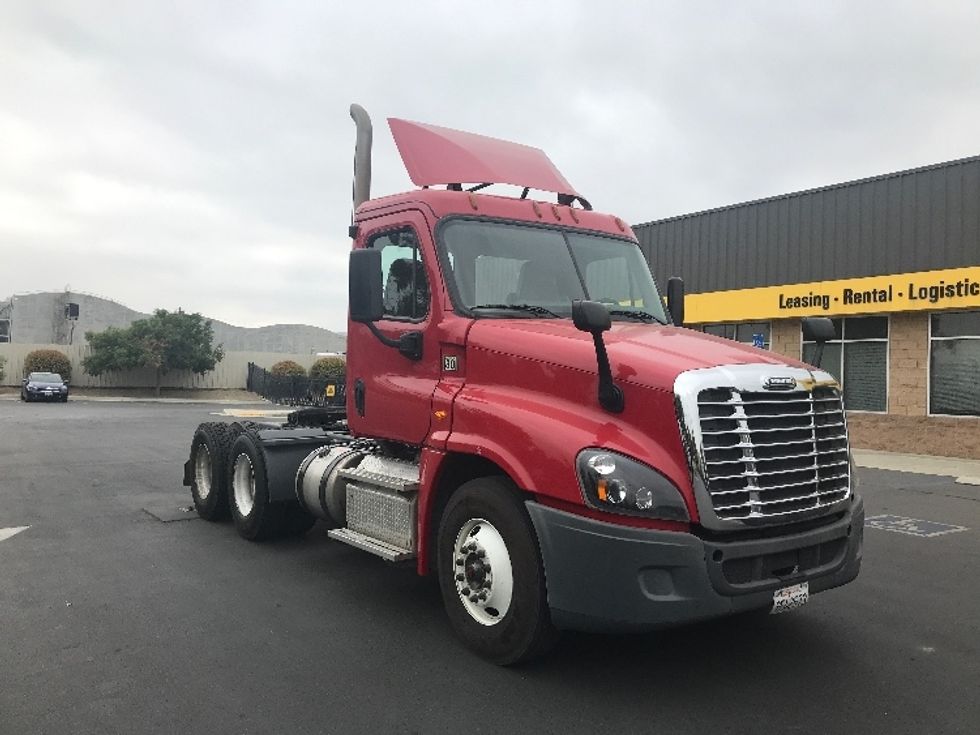Day Cab Tractor-Heavy Duty Tractors-Freightliner-2016-Cascadia 12564ST-Torrance-CA-379,257 miles-$ 62,000