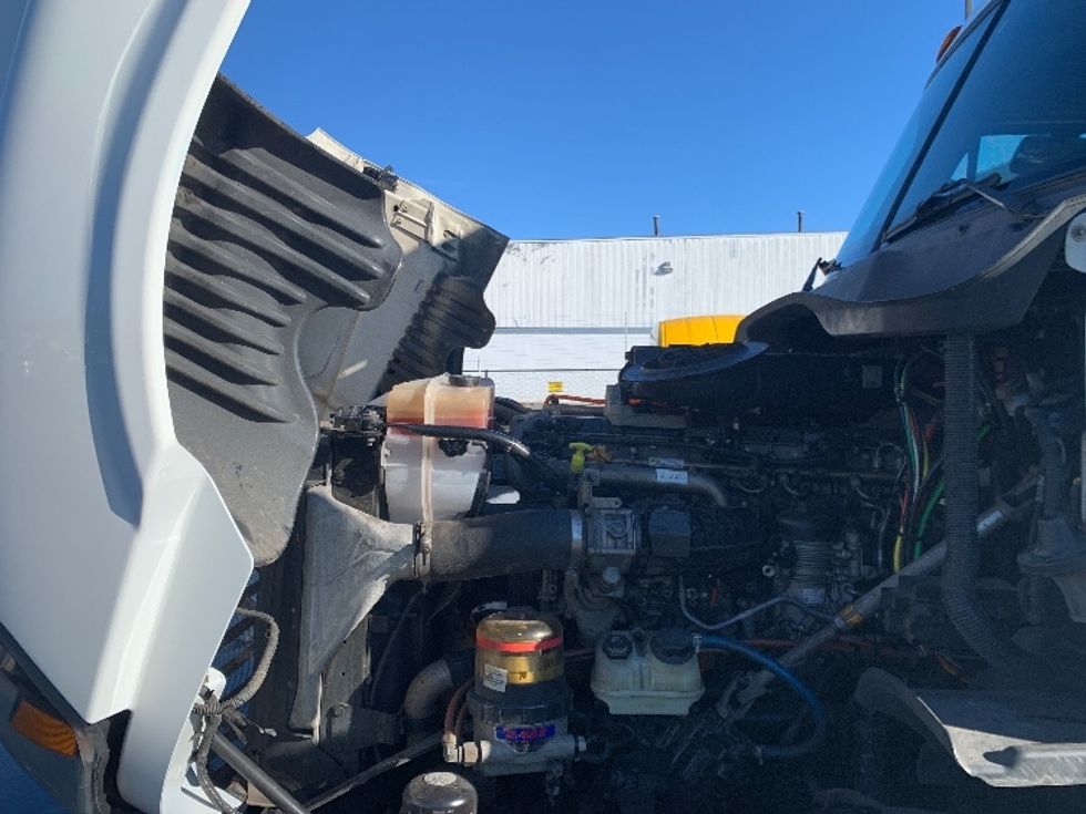 Day Cab Tractor-Heavy Duty Tractors-Freightliner-2016-Cascadia 12564ST-Westfield-MA-402,056\n\t\tmiles-$ 34,750 - Image 16