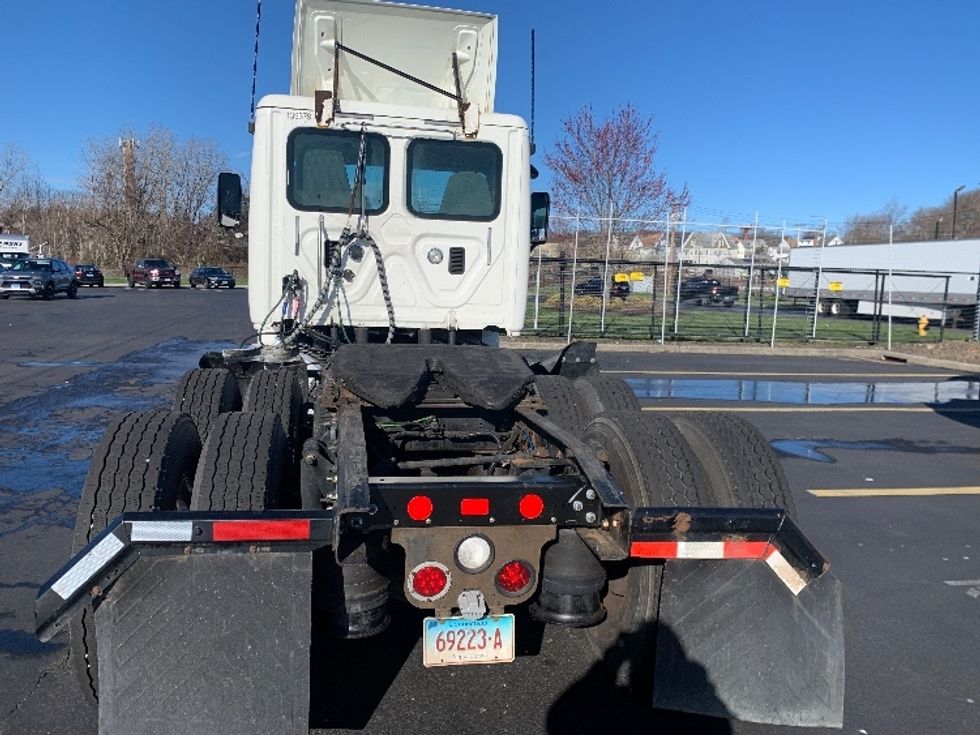 Day Cab Tractor-Heavy Duty Tractors-Freightliner-2016-Cascadia 12564ST-Westfield-MA-402,056\n\t\tmiles-$ 34,750 - Image 6