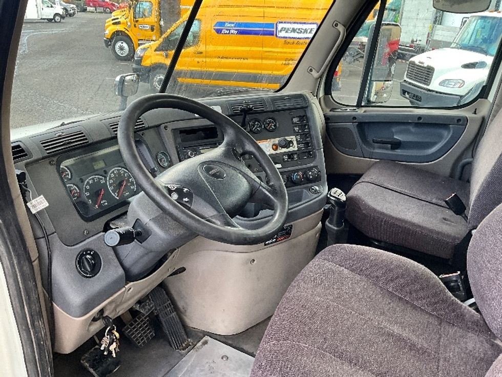 Day Cab Tractor-Heavy Duty Tractors-Freightliner-2016-Cascadia 12584ST-Tacoma-WA-684,061\n\t\tmiles-$ 32,000 - Image 10