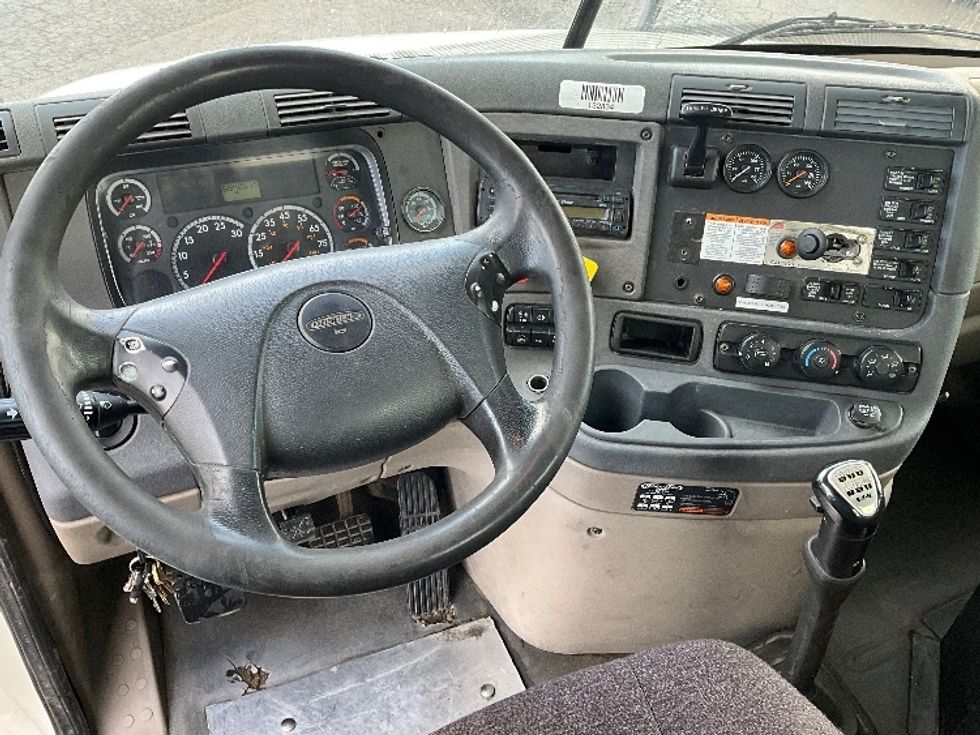 Day Cab Tractor-Heavy Duty Tractors-Freightliner-2016-Cascadia 12584ST-Tacoma-WA-684,061\n\t\tmiles-$ 32,000 - Image 11