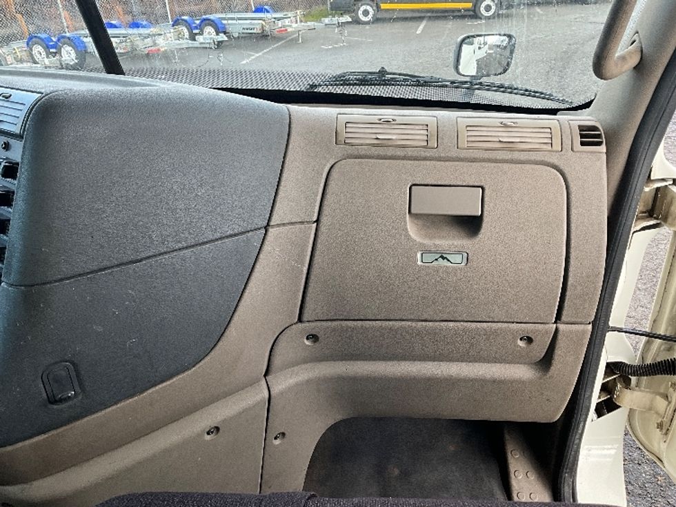 Day Cab Tractor-Heavy Duty Tractors-Freightliner-2016-Cascadia 12584ST-Tacoma-WA-684,061\n\t\tmiles-$ 32,000 - Image 13