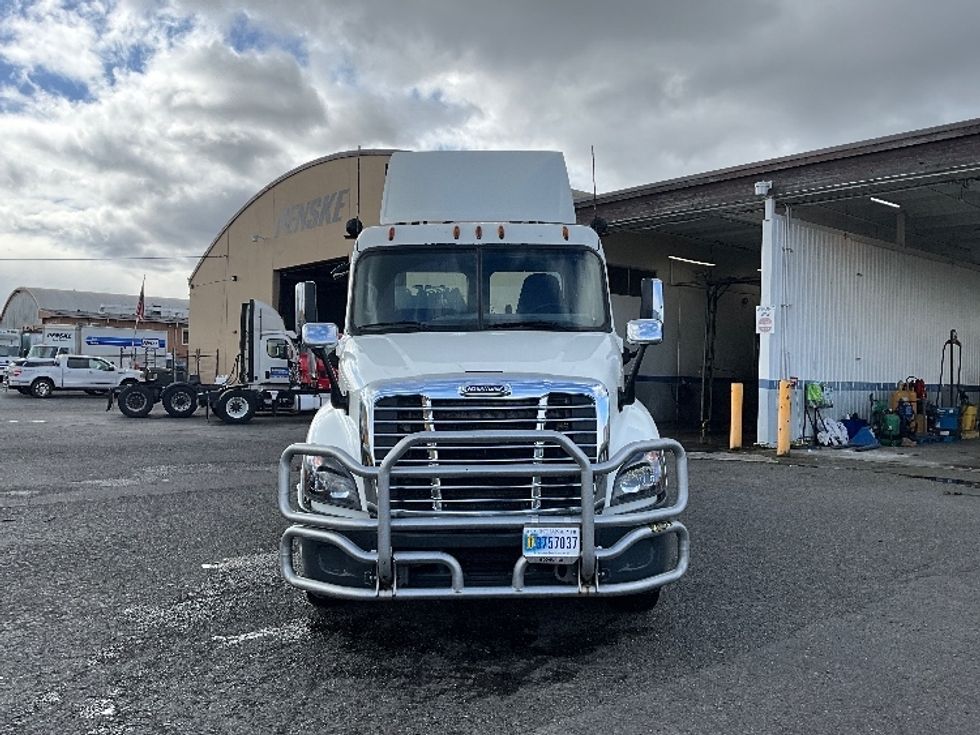 Day Cab Tractor-Heavy Duty Tractors-Freightliner-2016-Cascadia 12584ST-Tacoma-WA-684,061\n\t\tmiles-$ 32,000 - Image 2