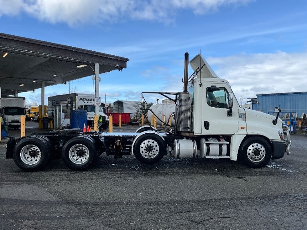 Day Cab Tractor-Heavy Duty Tractors-Freightliner-2016-Cascadia 12584ST-Tacoma-WA-684,061\n\t\tmiles-$ 32,000 - Image 8