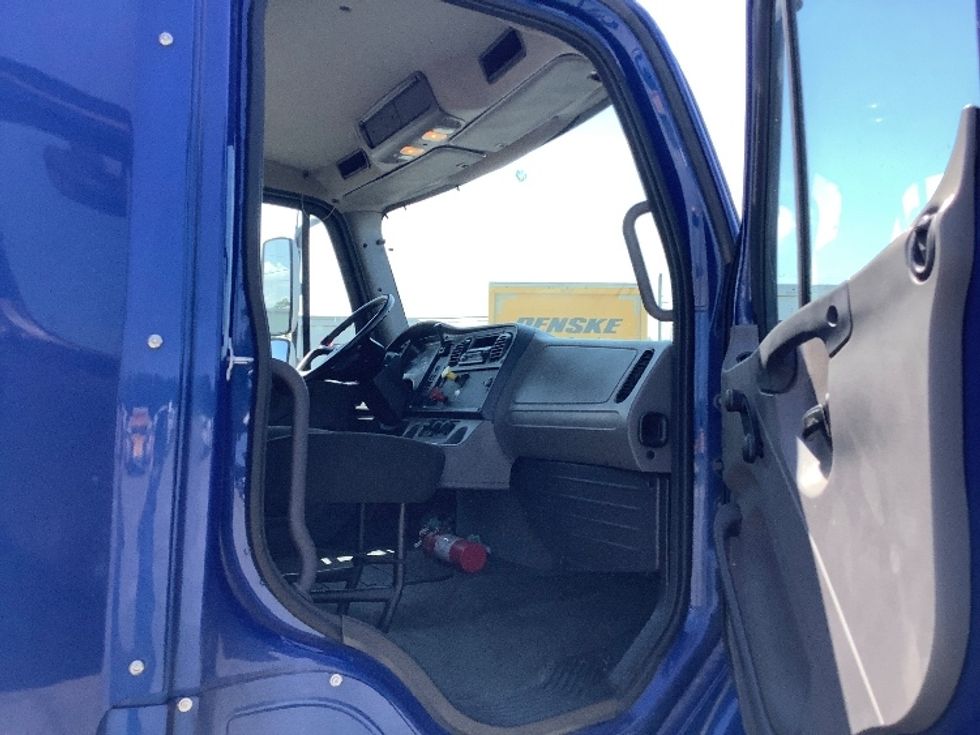 Day Cab Tractor-Heavy Duty Tractors-Freightliner-2016-M2-Goldsboro-NC-208,521\n\t\tmiles-$ 40,000 - Image 12