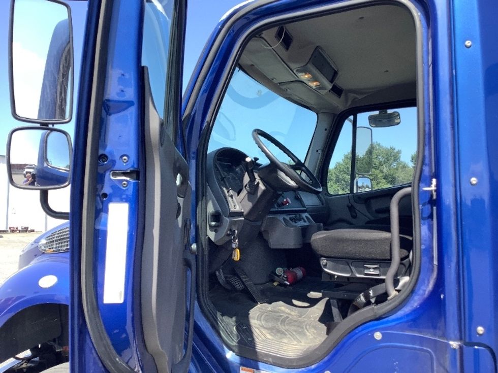 Day Cab Tractor-Heavy Duty Tractors-Freightliner-2016-M2-Goldsboro-NC-208,521\n\t\tmiles-$ 40,000 - Image 9