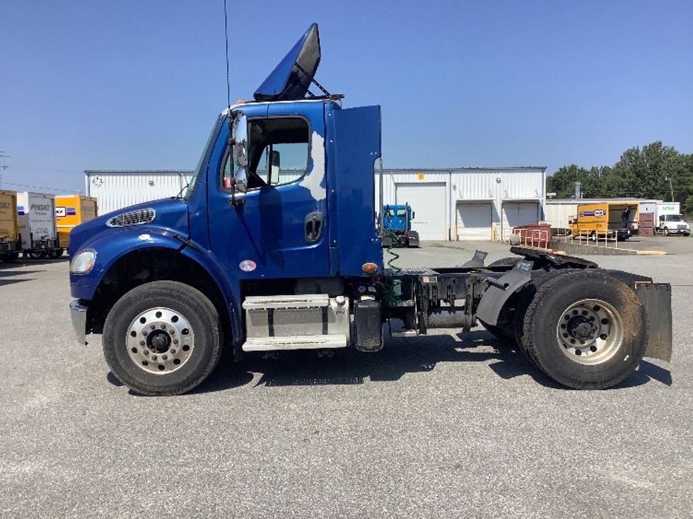Day Cab Tractor-Heavy Duty Tractors-Freightliner-2016-M2-Goldsboro-NC-212,920\n\t\tmiles-$ 40,000 - Image 4