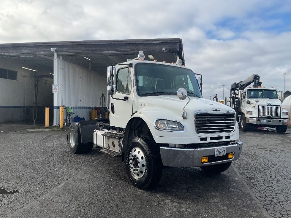 Day Cab Tractor-Heavy Duty Tractors-Freightliner-2016-M2-Tacoma-WA-219,547\n\t\tmiles-$ 42,000 - Image 1