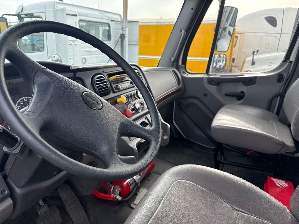 Day Cab Tractor-Heavy Duty Tractors-Freightliner-2016-M2-Tacoma-WA-219,547\n\t\tmiles-$ 42,000 - Image 8