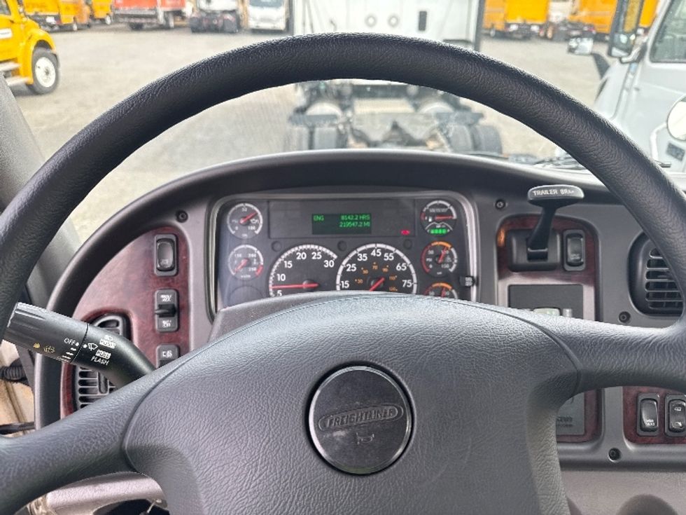 Day Cab Tractor-Heavy Duty Tractors-Freightliner-2016-M2-Tacoma-WA-219,547\n\t\tmiles-$ 42,000 - Image 9