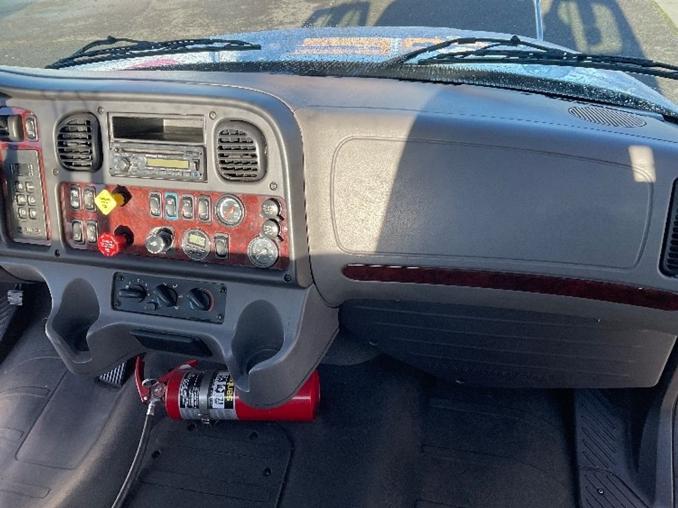 Day Cab Tractor-Heavy Duty Tractors-Freightliner-2016-M2-Tacoma-WA-265,679\n\t\tmiles-$ 41,250 - Image 13