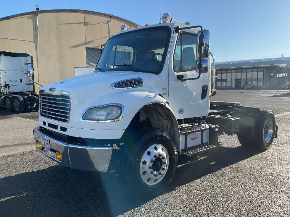 Day Cab Tractor-Heavy Duty Tractors-Freightliner-2016-M2-Tacoma-WA-265,679\n\t\tmiles-$ 41,250 - Image 3