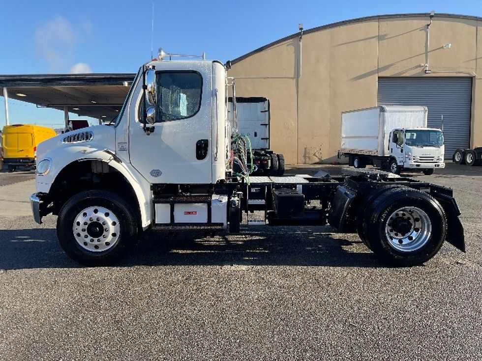 Day Cab Tractor-Heavy Duty Tractors-Freightliner-2016-M2-Tacoma-WA-265,679\n\t\tmiles-$ 41,250 - Image 4