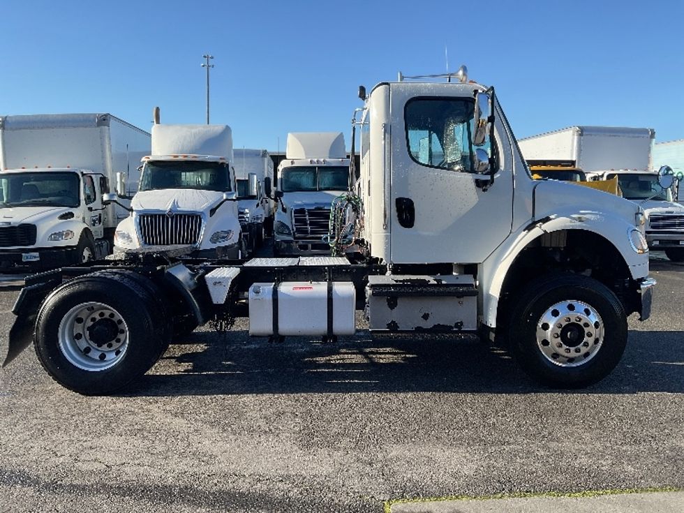 Day Cab Tractor-Heavy Duty Tractors-Freightliner-2016-M2-Tacoma-WA-265,679\n\t\tmiles-$ 41,250 - Image 8