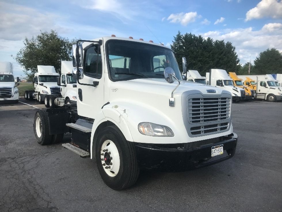 Day Cab Tractor-Heavy Duty Tractors-Freightliner-2016-M211242S-Harrisburg-PA-96,398\n\t\tmiles-$ 15,500 - Image 1