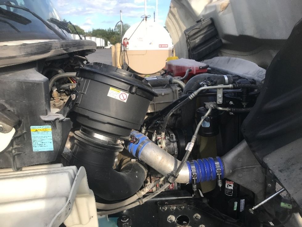 Day Cab Tractor-Heavy Duty Tractors-Freightliner-2016-M211242S-Harrisburg-PA-96,398\n\t\tmiles-$ 15,500 - Image 15