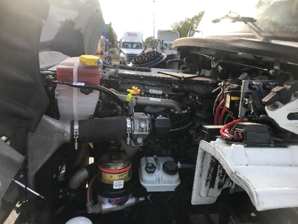 Day Cab Tractor-Heavy Duty Tractors-Freightliner-2016-M211242S-Harrisburg-PA-96,398\n\t\tmiles-$ 15,500 - Image 16