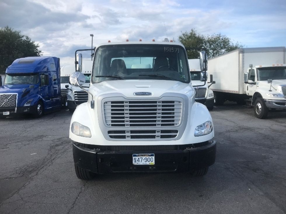 Day Cab Tractor-Heavy Duty Tractors-Freightliner-2016-M211242S-Harrisburg-PA-96,398\n\t\tmiles-$ 15,500 - Image 2