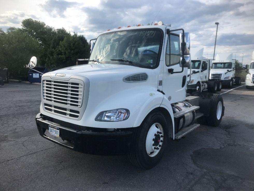 Day Cab Tractor-Heavy Duty Tractors-Freightliner-2016-M211242S-Harrisburg-PA-96,398\n\t\tmiles-$ 15,500 - Image 3