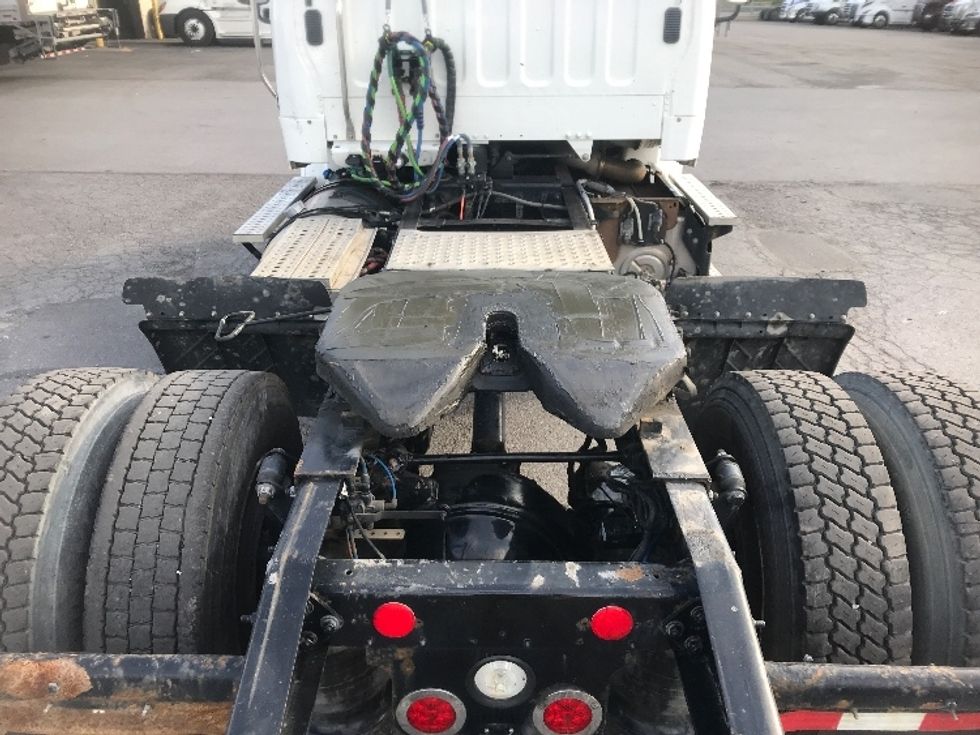 Day Cab Tractor-Heavy Duty Tractors-Freightliner-2016-M211242S-Harrisburg-PA-96,398\n\t\tmiles-$ 15,500 - Image 6